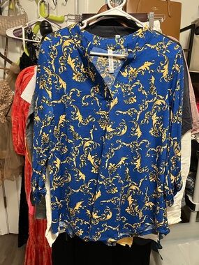 Dear Scarlett Blue and Gold Baroque Print V-Neck Blouse